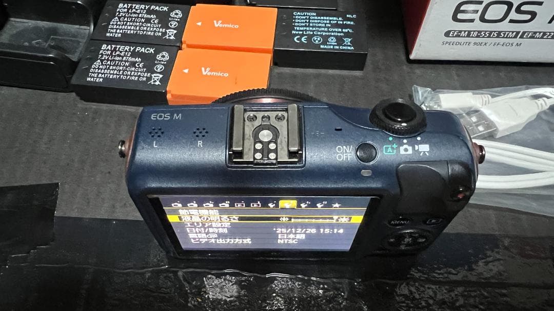 Canon EOS M ミラーレスカメラ 青 中古　難有
