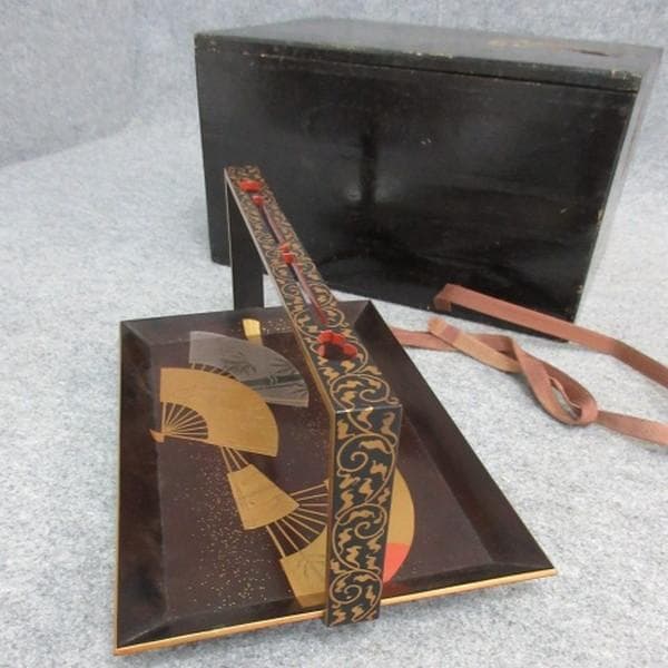 黒塗金縁金蒔絵扇に唐草手付盆箱附き [B27002]