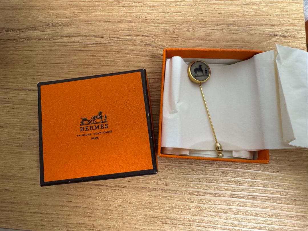 HERMES 馬デザイン ブローチ ゴールド
