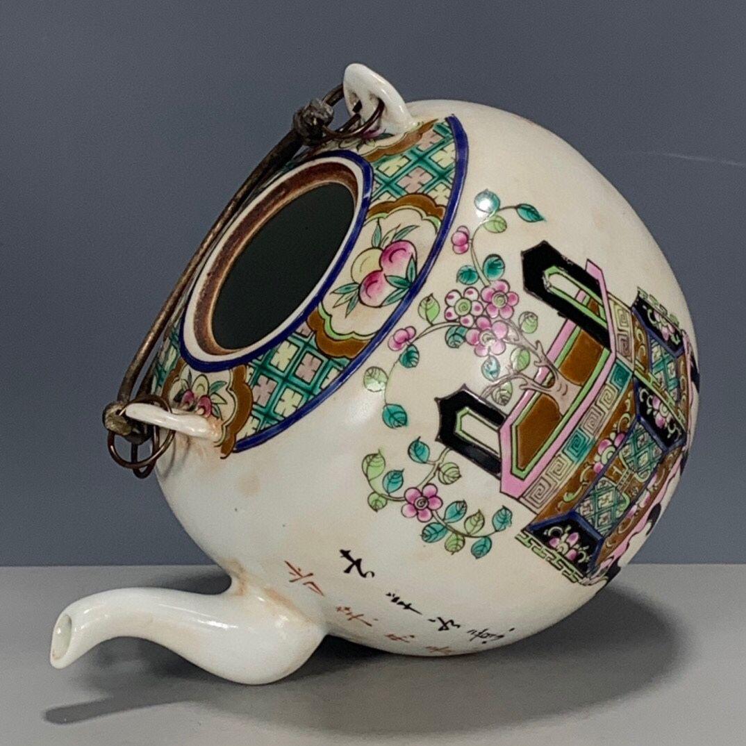 清代の同治  五彩粉彩博古図査義興鼎  花提梁やかん  急須    現代工芸品