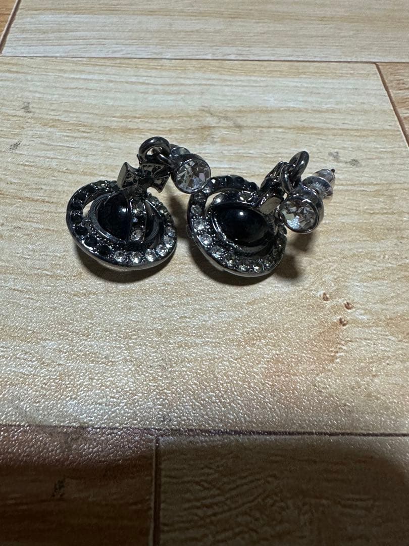 Vivienne Westwoodブラック ピアスセット