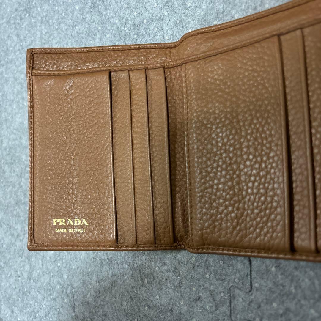 PRADA 茶色　財布　ゴールド　三つ折り