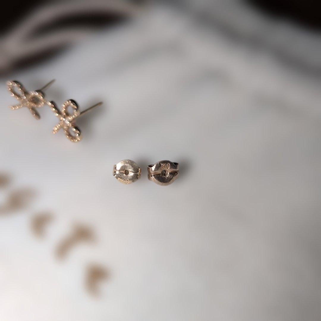 agate アガット リボン型ゴールドピアス　k10