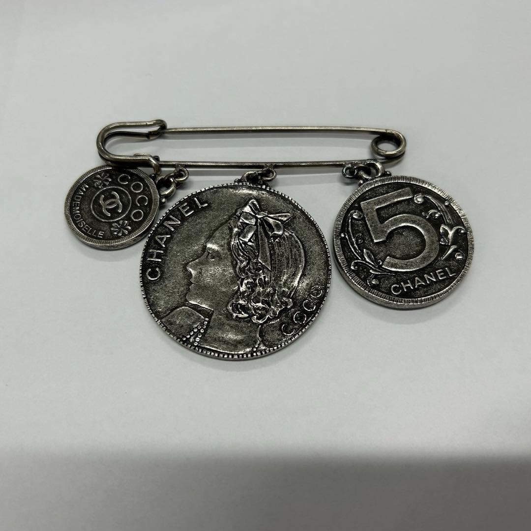 シャネルブローチ