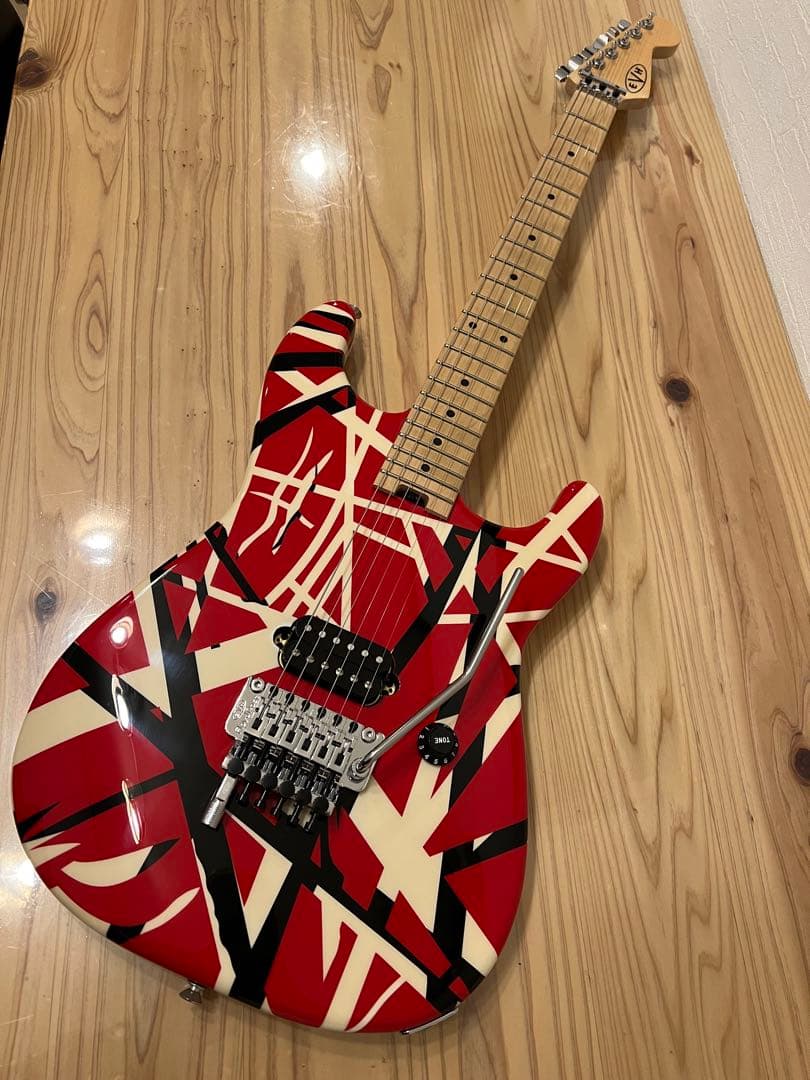 美品！EVH Striped Red with Black Stripes