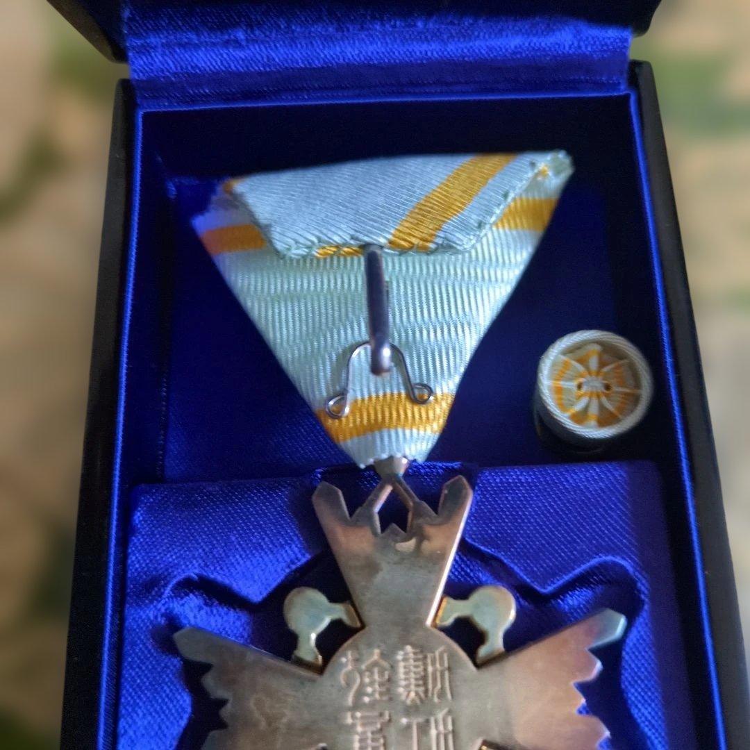 【美品】勲四等 瑞宝章 塗共箱・略綬付き