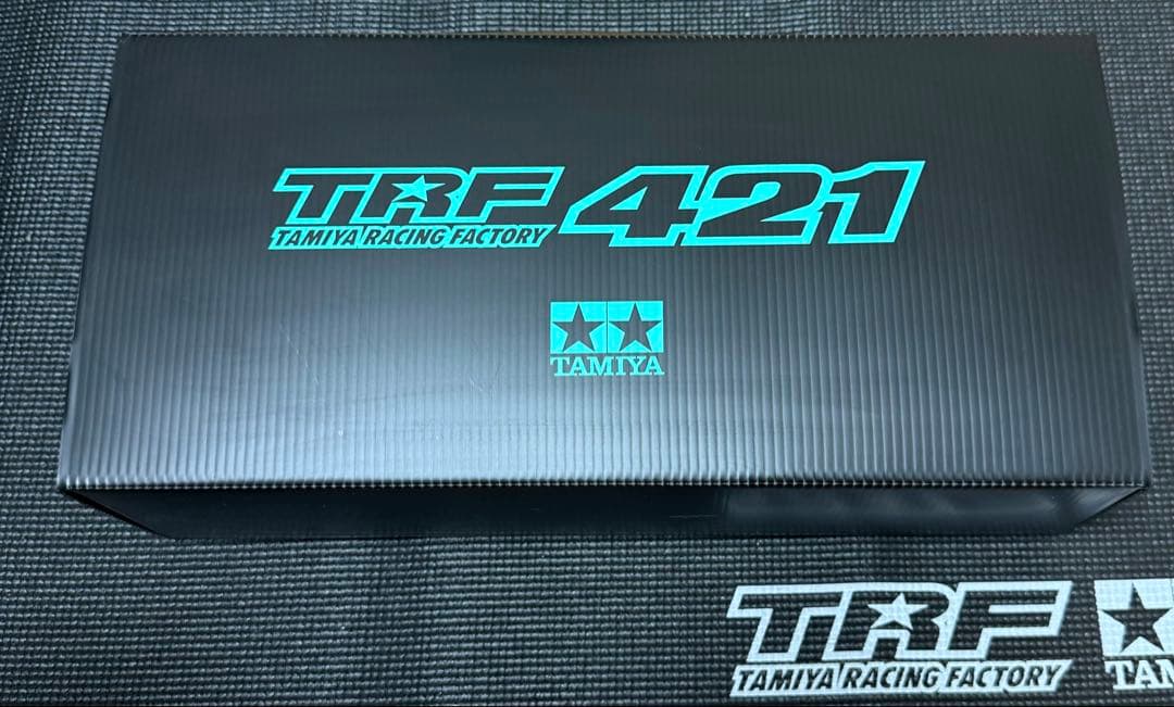 タミヤ　TRF421 (スペアパーツ付き)