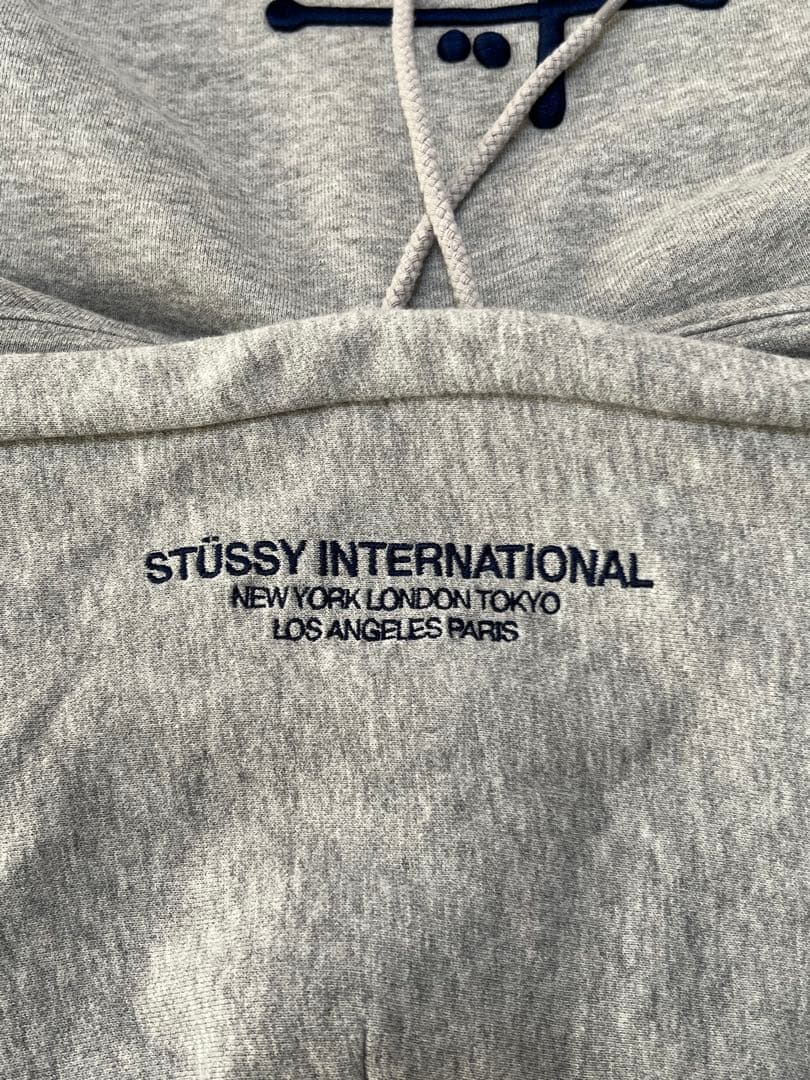 Stussy グレー 刺繍 フード付きパーカー Ｌサイズ