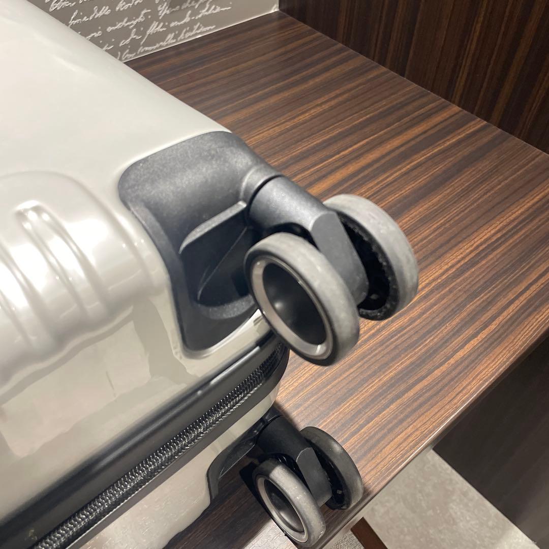 メルセデス ベンツ キャリーケース　軽量　機内持込み可