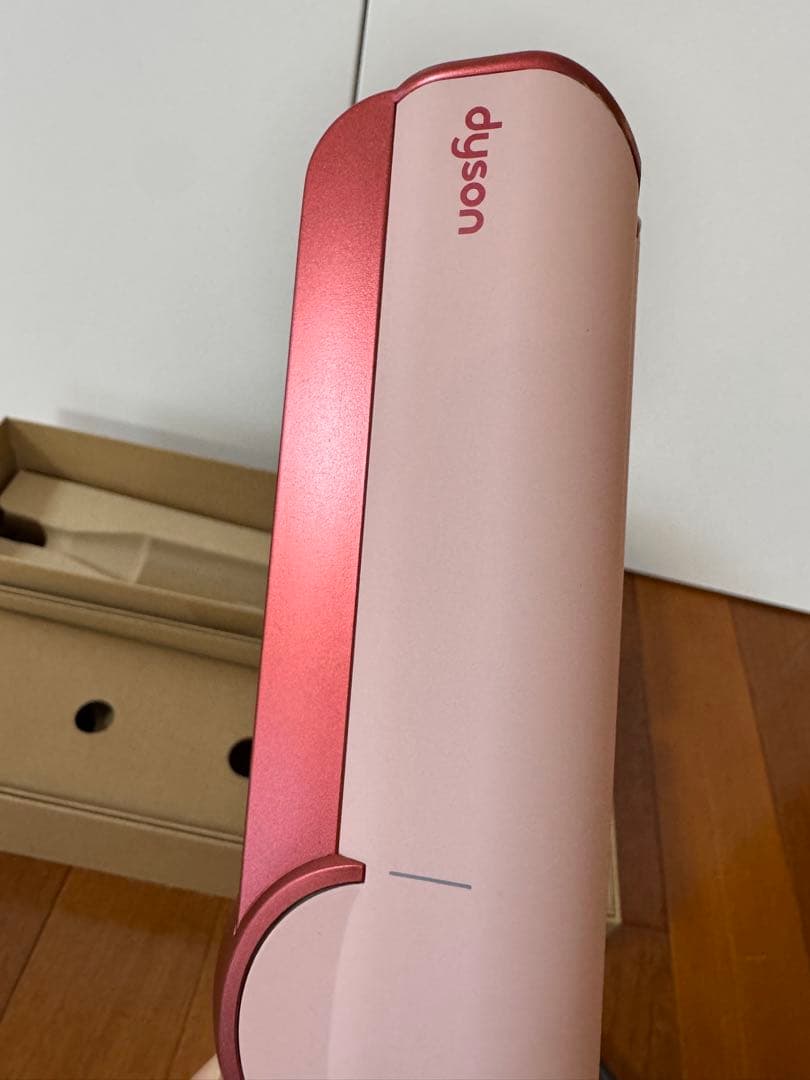 Dyson (ダイソン)ヘアドライヤーAirstrait