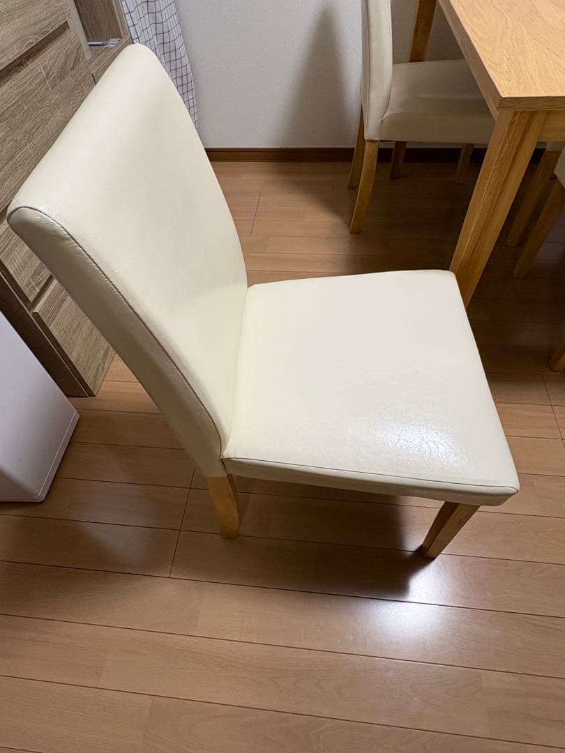 木製ダイニングテーブルと椅子4脚セット(TAEKO)