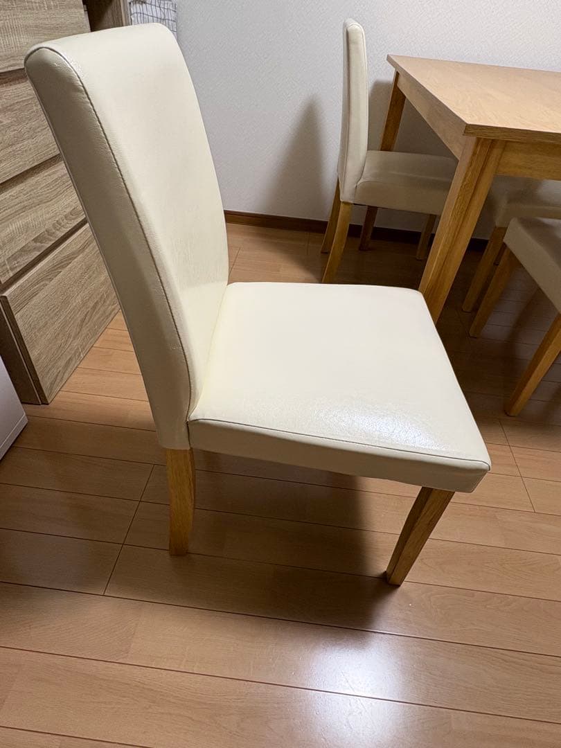 木製ダイニングテーブルと椅子4脚セット(TAEKO)