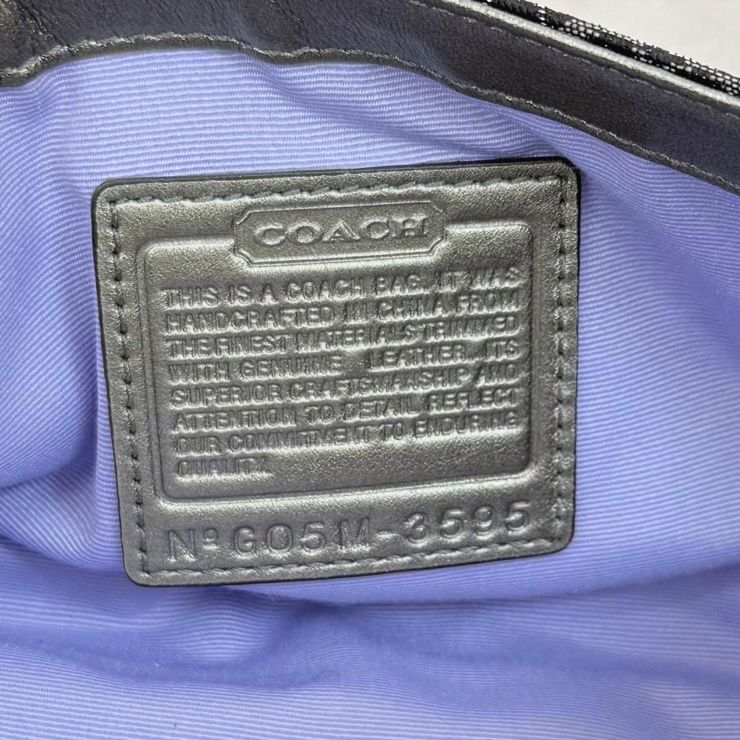 バッグ Coach Black Signature Soft Clip Pouch