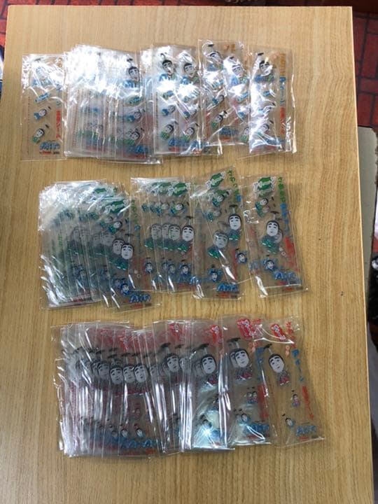 pentel Ain志村けんシール80枚です。