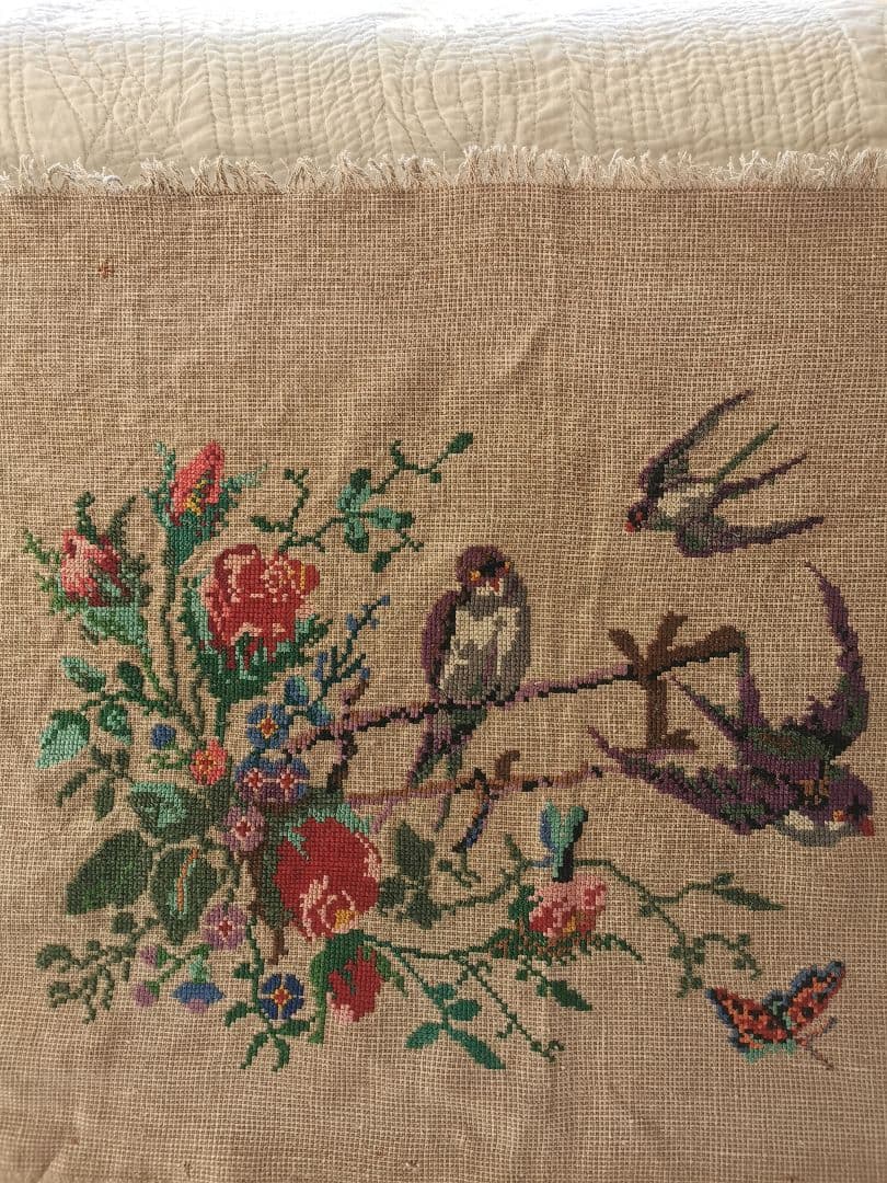 アンティーク 刺繍 燕達と蝶と薔薇 手刺繍リネンクロス タペストリー
