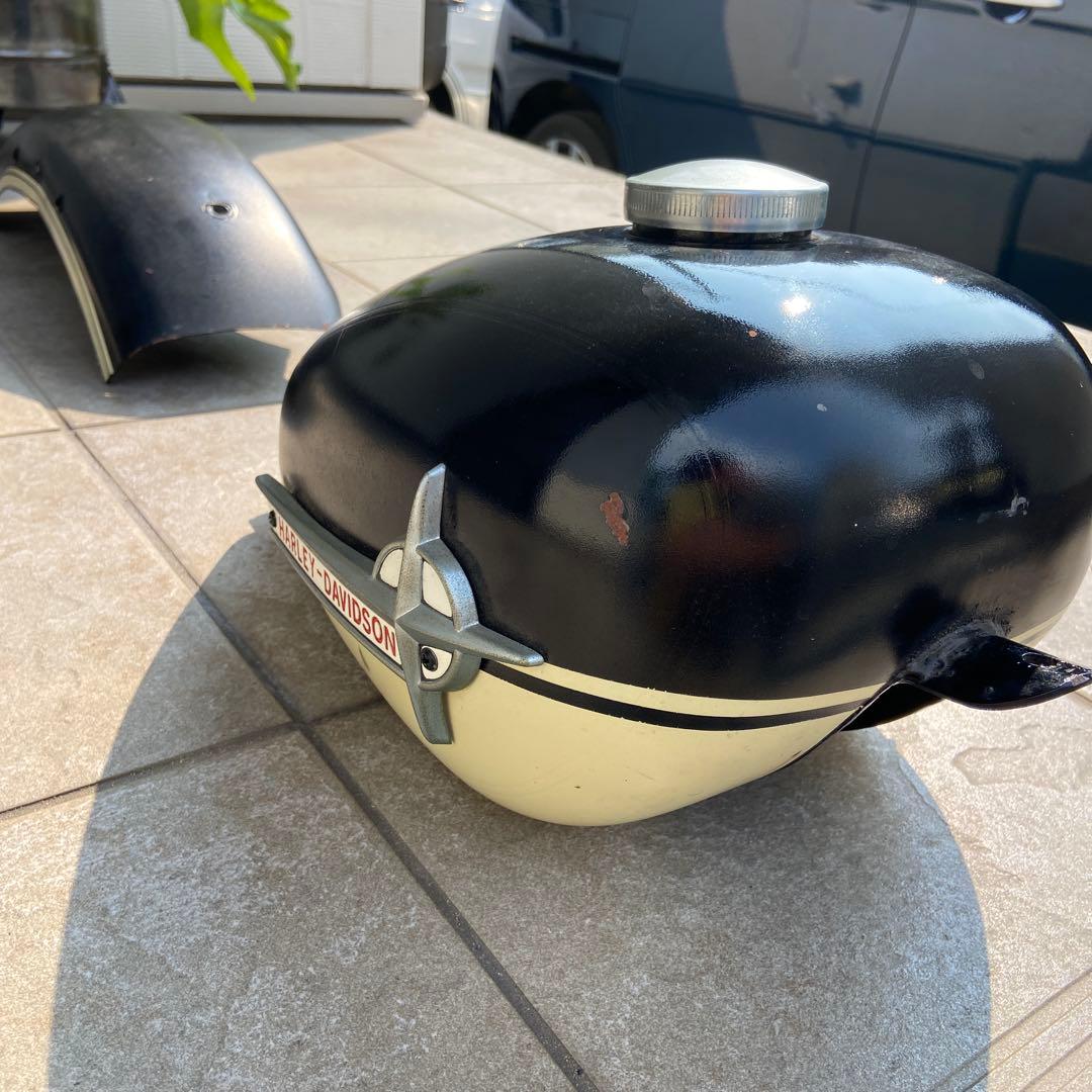 HARLEY-DAVIDSON ピーナッツタンク ミディアムトンネル