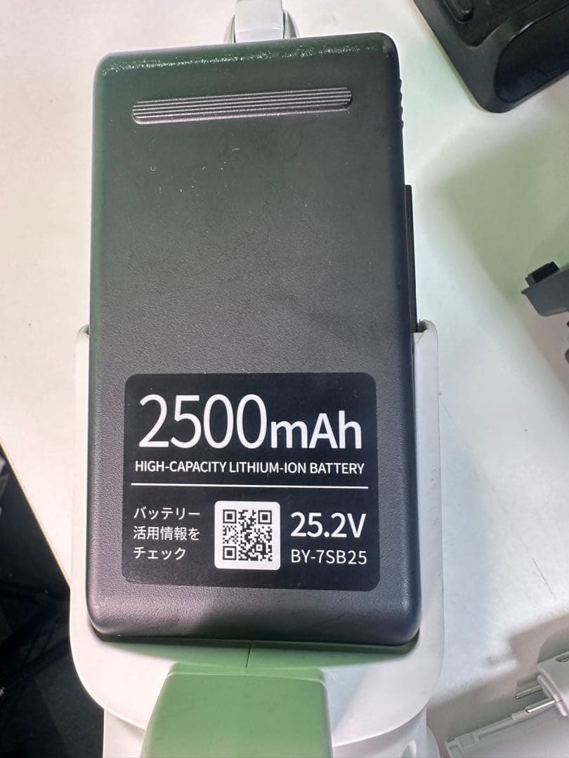 シャープコードレススティック掃除機RACTIVE Air EC-SR8-W