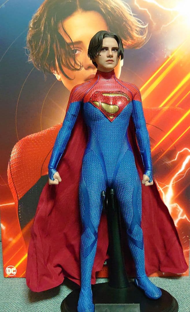 ホットトイズ スーパーガール 1/6 フィギュア