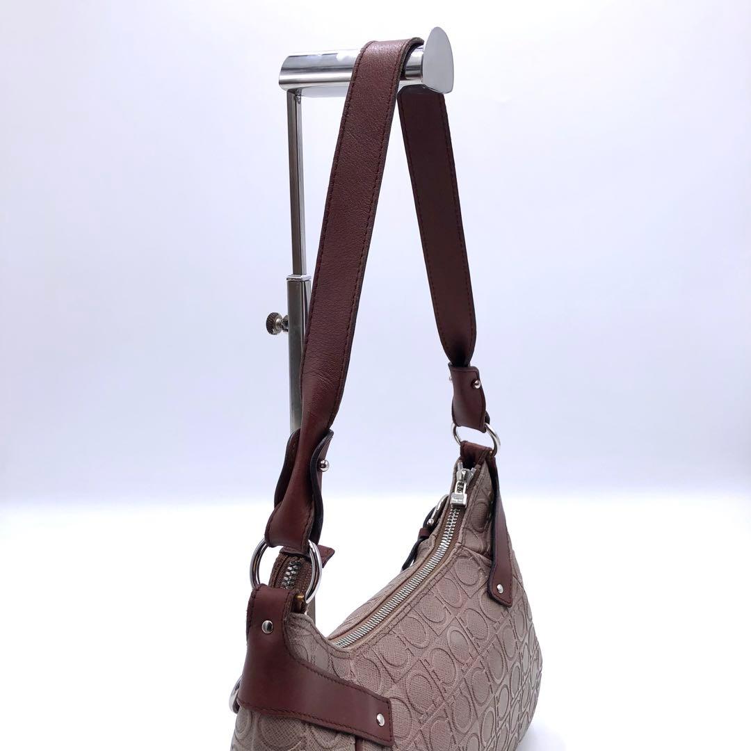 サルヴァトーレフェラガモ アクセサリーポーチ ガンチーニ エンボス バッグ