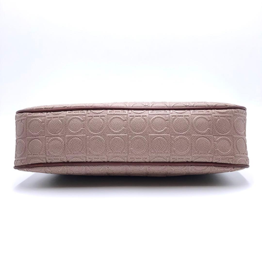 サルヴァトーレフェラガモ アクセサリーポーチ ガンチーニ エンボス バッグ