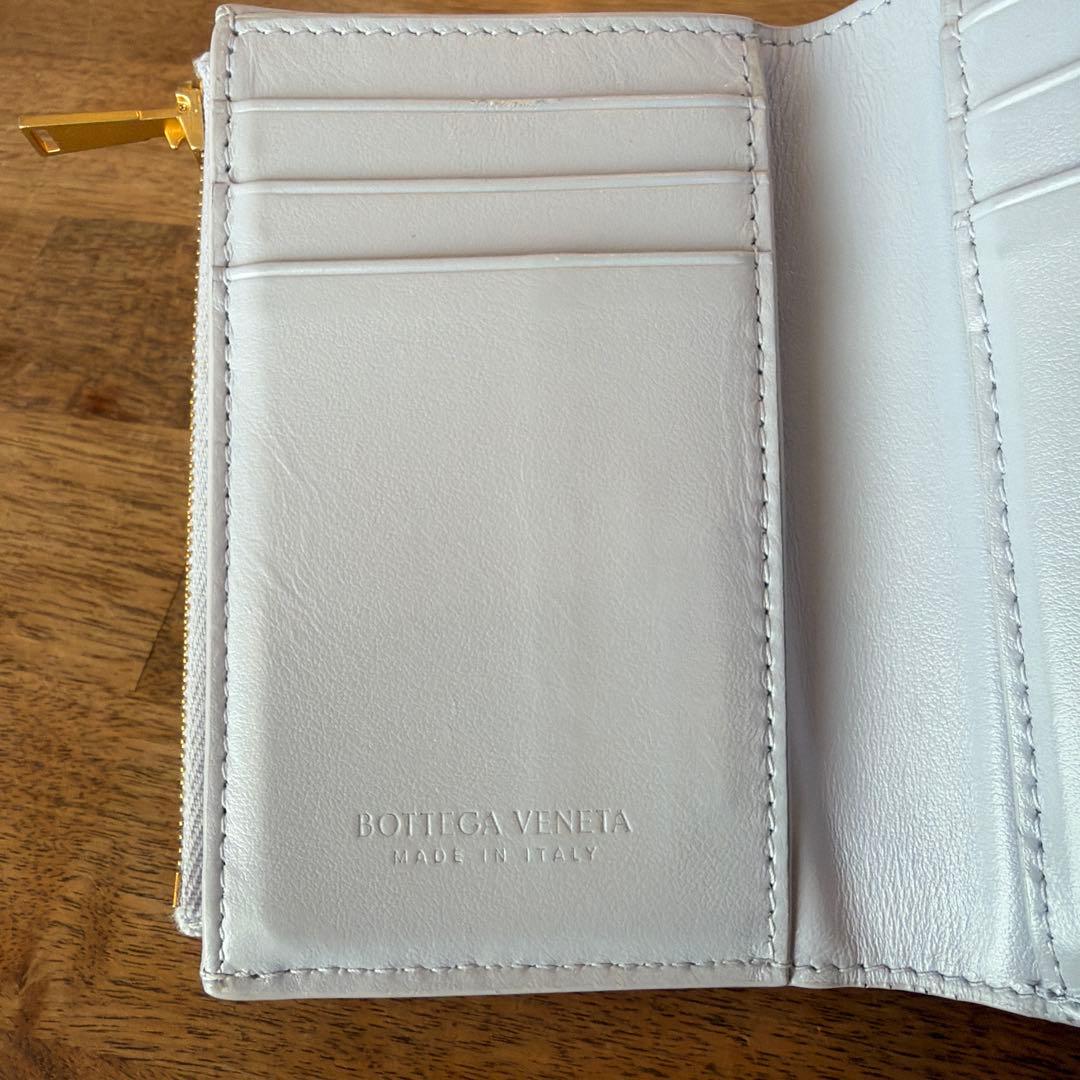 BOTTEGA VENETA 三つ折りファスナーウォレット オイスター