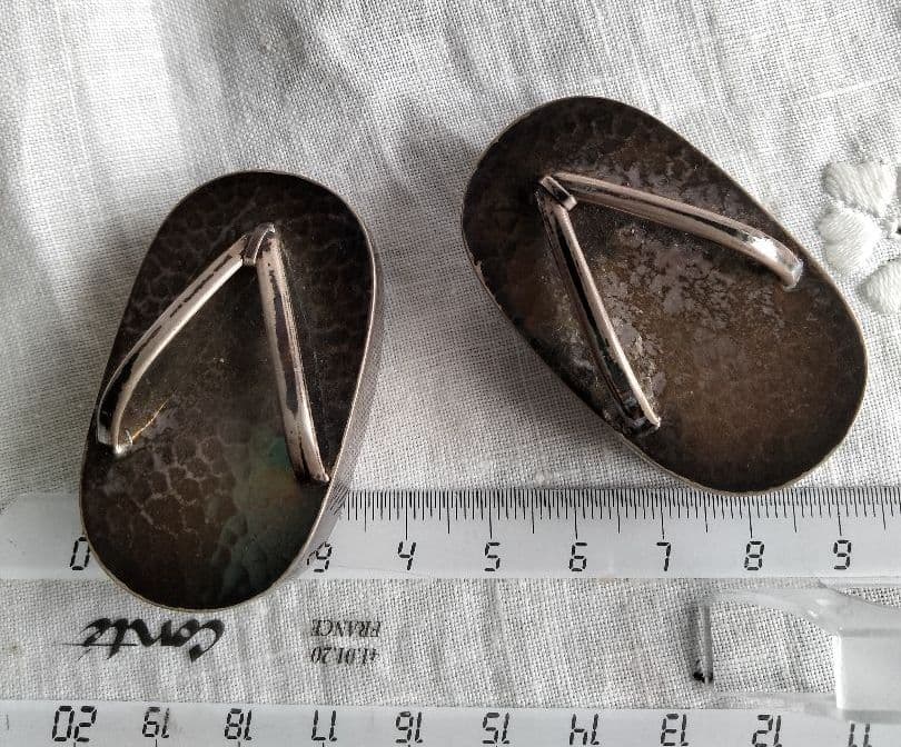 日本製、和骨董、ビンテージシルバーの可愛い草履下駄、刻印有り、調味料入れ。