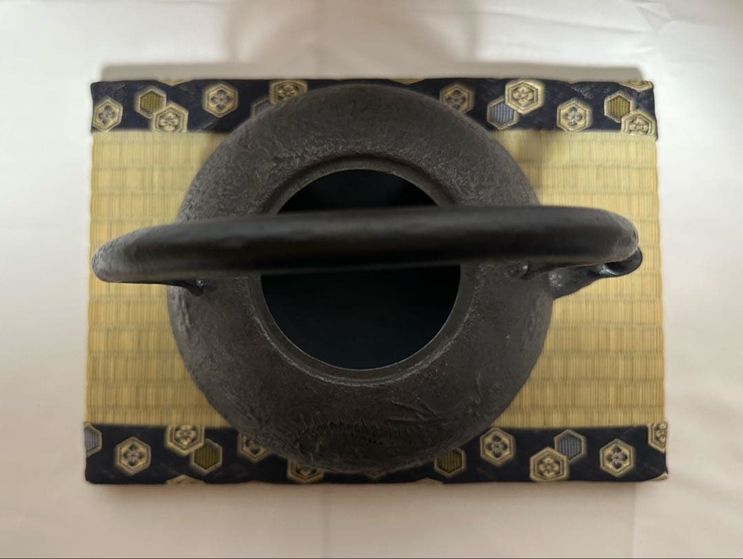 本番盛岡 薫山 南部鉄器 鉄瓶 平丸型 雲龍 1.6リットル 新品未使用品