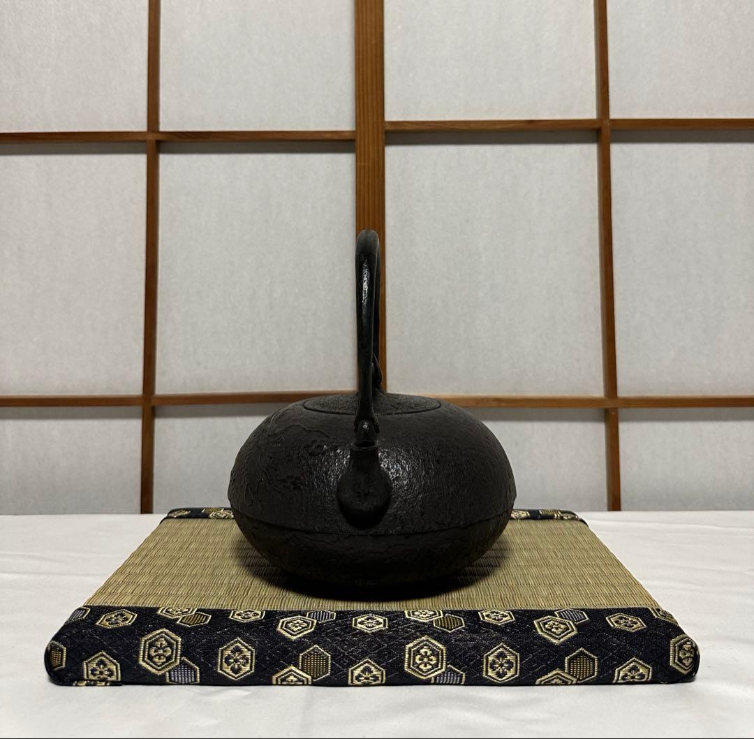 本番盛岡 薫山 南部鉄器 鉄瓶 平丸型 雲龍 1.6リットル 新品未使用品