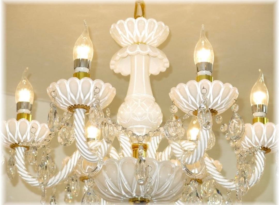 新品　希少な乳白色ベネチアングラスのような美しいシャンデリア