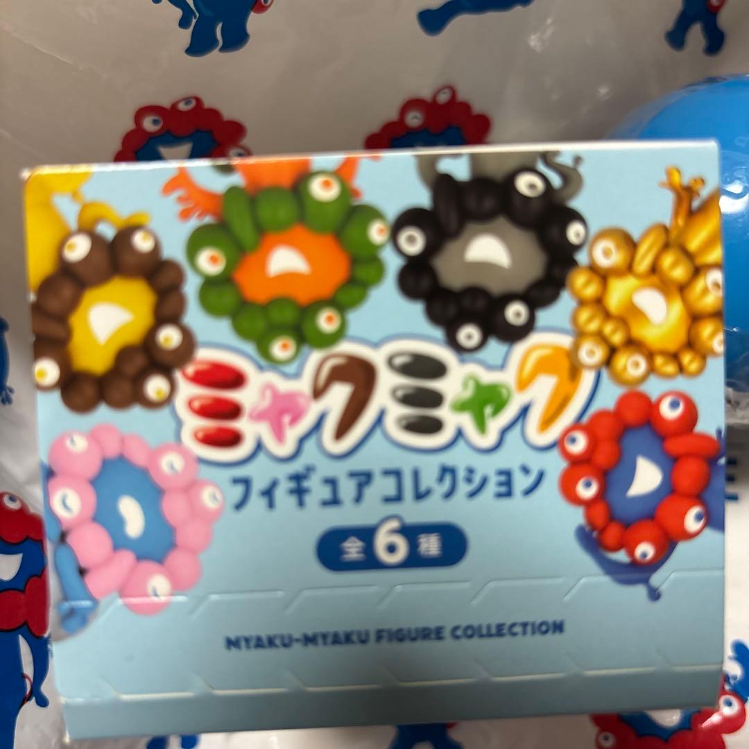 ①ミャクミャクフィギュア全6種の中から1種類入ってます②空飛ぶミャクミャク