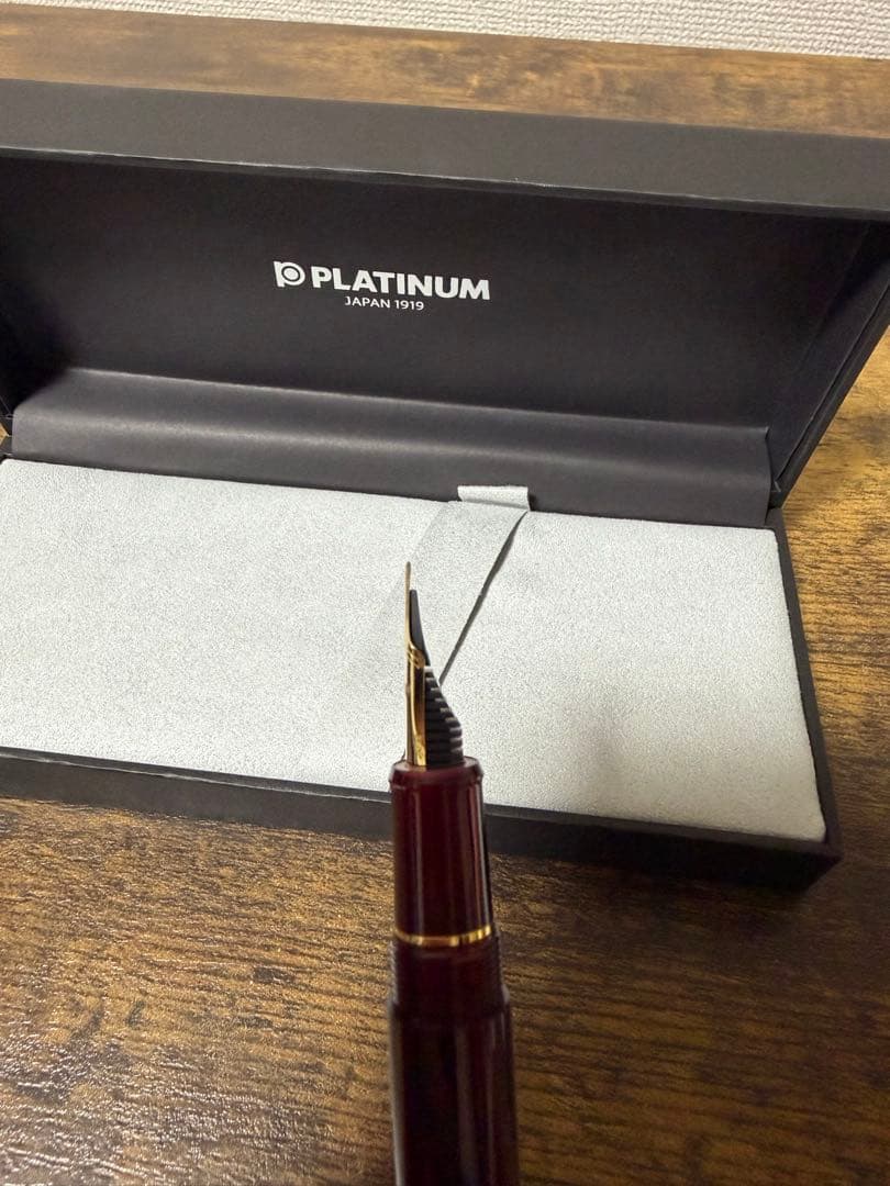 新品未使用　ブルゴーニュ　14金　ゴールド　プラチナ　万年筆　細時　備品付き
