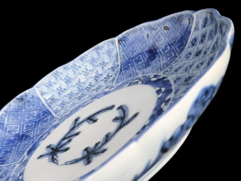 古伊万里　染付　菊花四方襷紋に若松の図　６寸皿　A361A-fbva