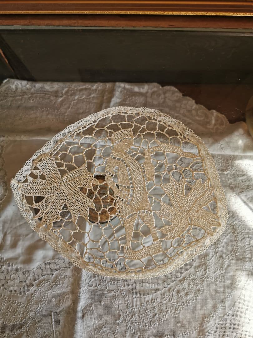 アンティーク ポワンドヴェニスレース ブラーノ島ドイリー ボビンリネン装飾付