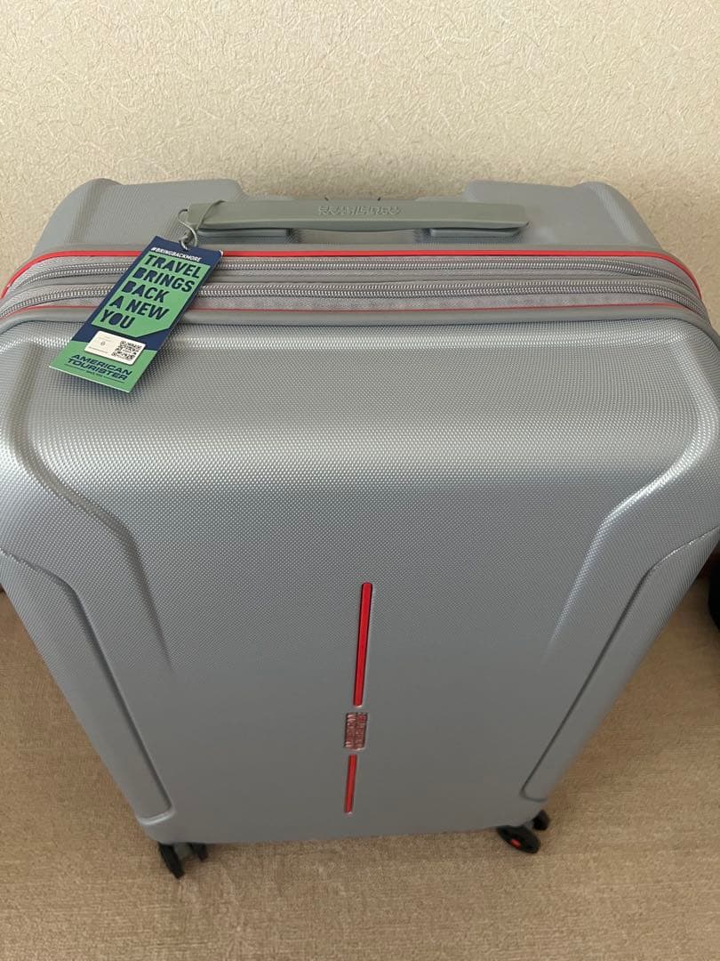 American Tourister 新品未使用 シルバー キャリーケース 中型