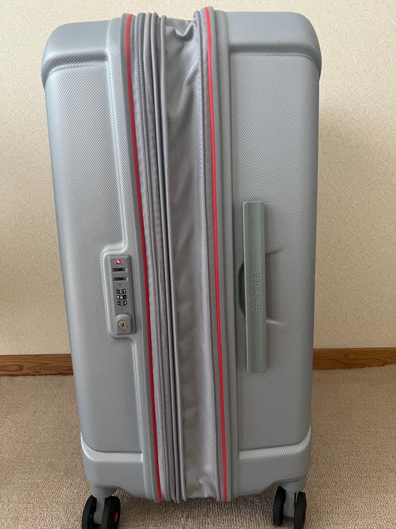 American Tourister 新品未使用 シルバー キャリーケース 中型