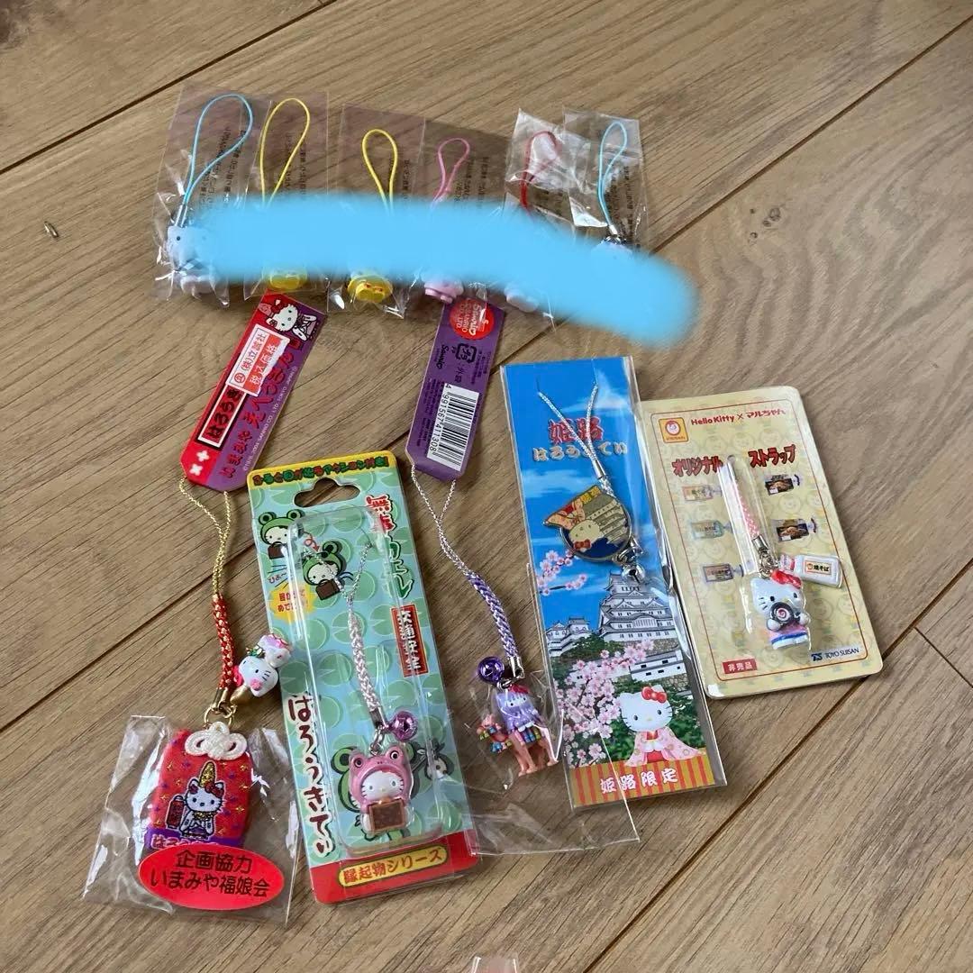 ハローキティご当地ストラップ&タオル約64点