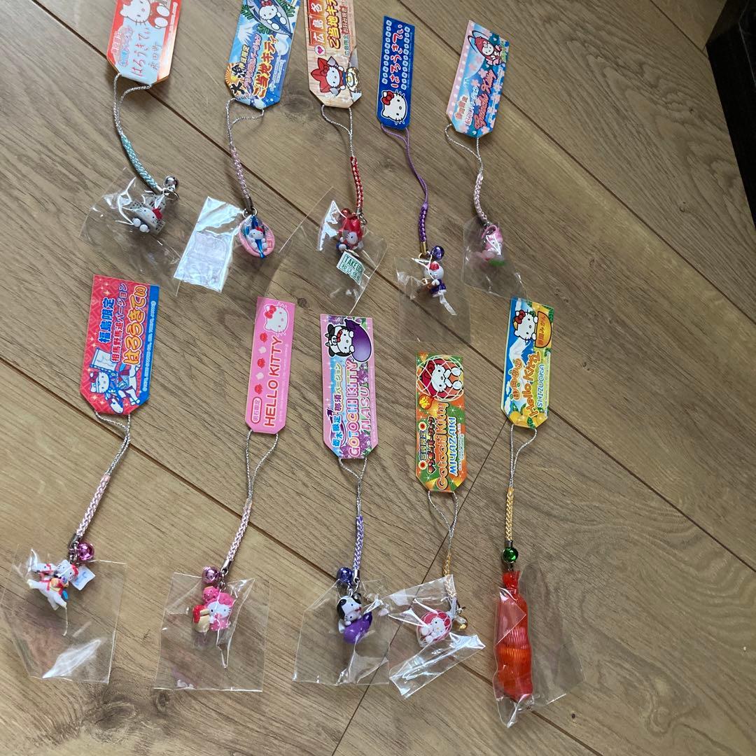 ハローキティご当地ストラップ&タオル約64点