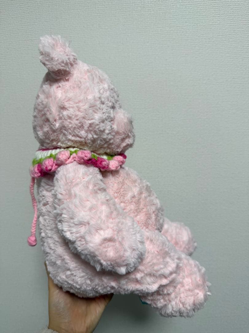 ピンクのクマのぬいぐるみ