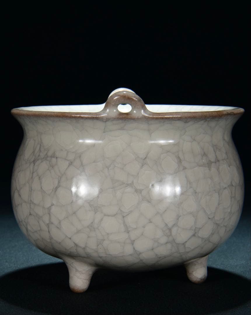 旧蔵　宋・官窑　青白釉 三足炉