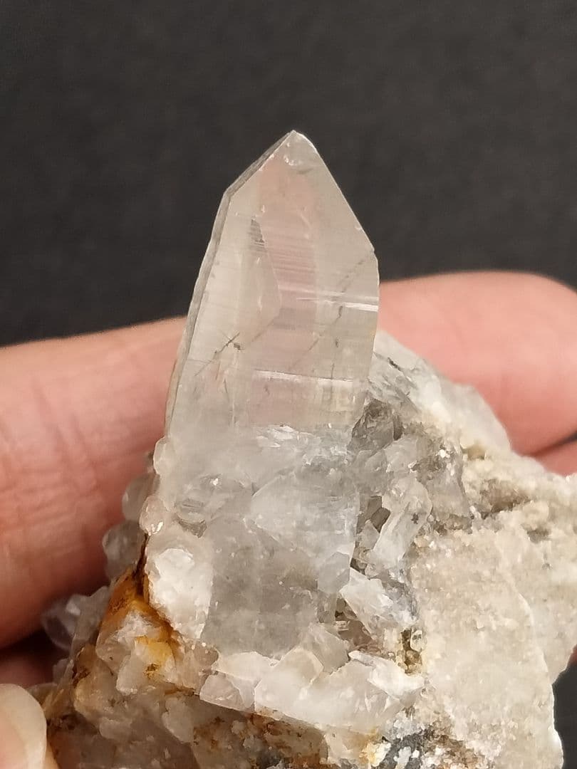 国産鉱物　山梨県　塩山竹森山　天然水晶　　トルマリン入り水晶　61天然水晶