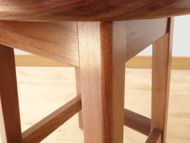 北海道手作り家具　ウォールナット材　スツール