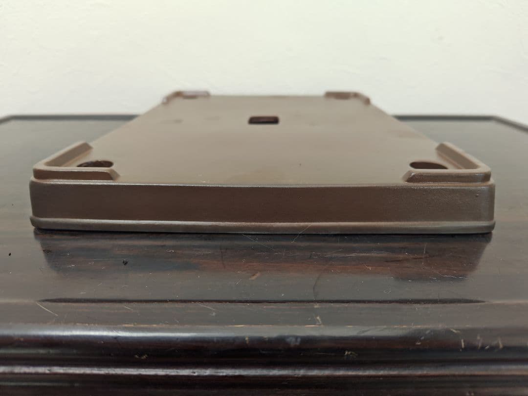 ブラウン長方形陶器製中型盆栽鉢　約31cm x 23cm×3cm 落款あり