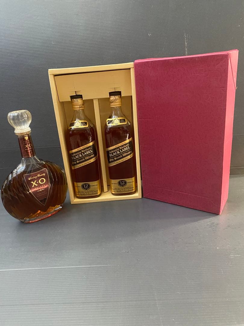 3本まとめてジョニーウォーカー とXO