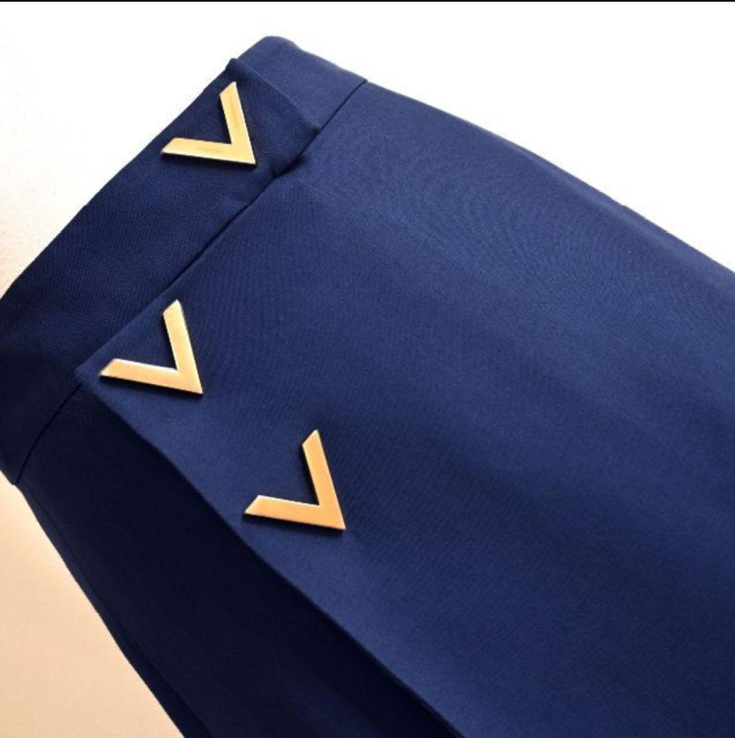 ★VALENTINO最高級ライン★美品★Vロゴプレート★Aラインスカート