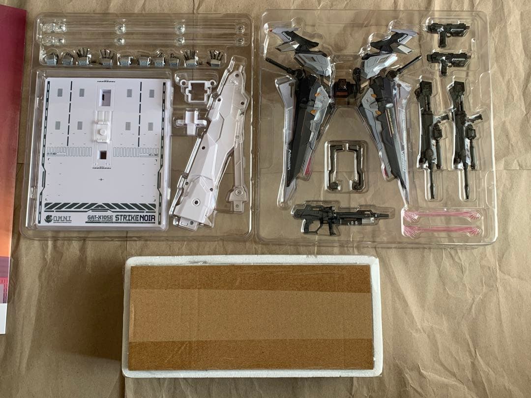 メタルビルド ストライクノワールガンダム & ライトニングストライカー