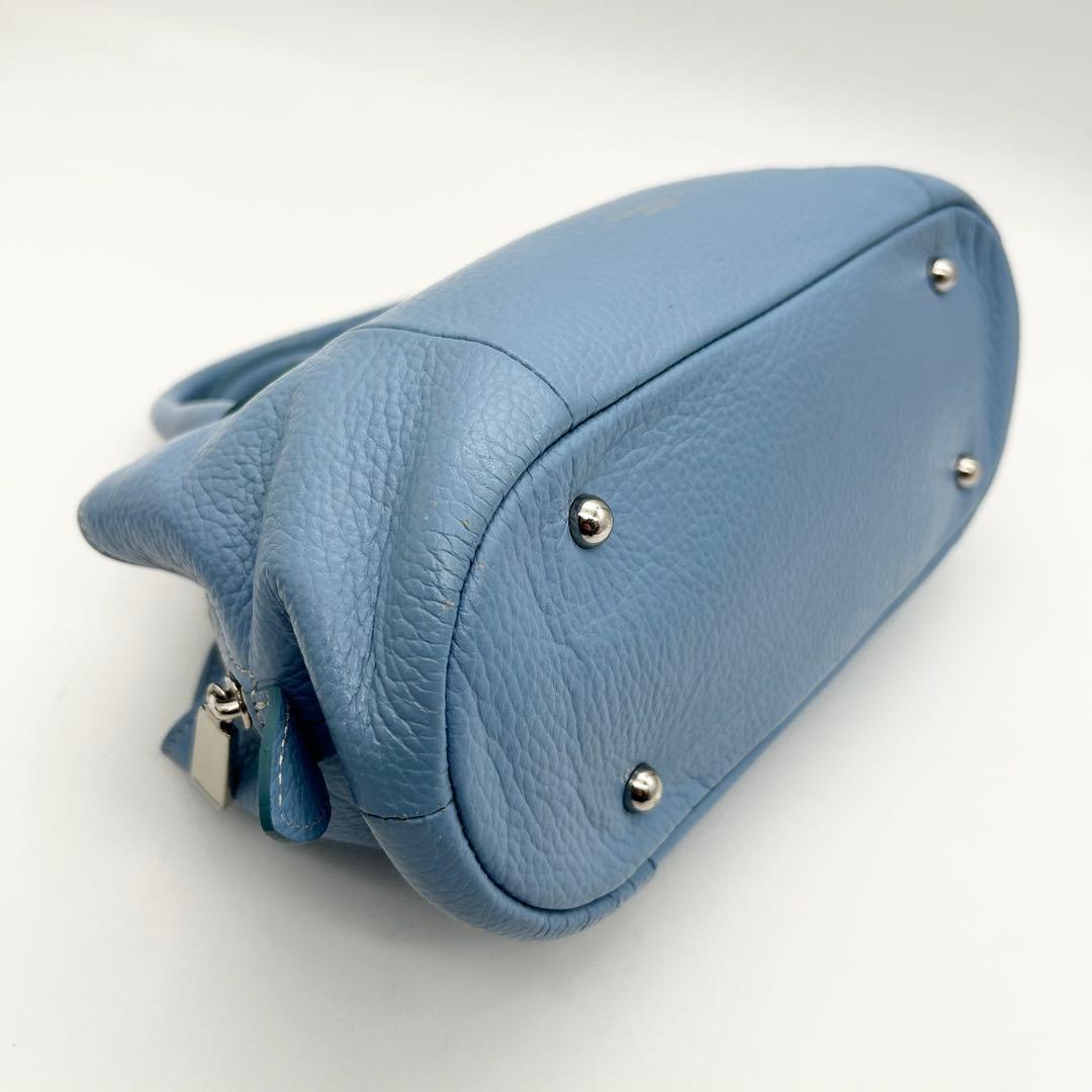 極美品　レオナール　ショルダーバッグ　2way　レザー　水色　ロゴ　斜め掛け◎
