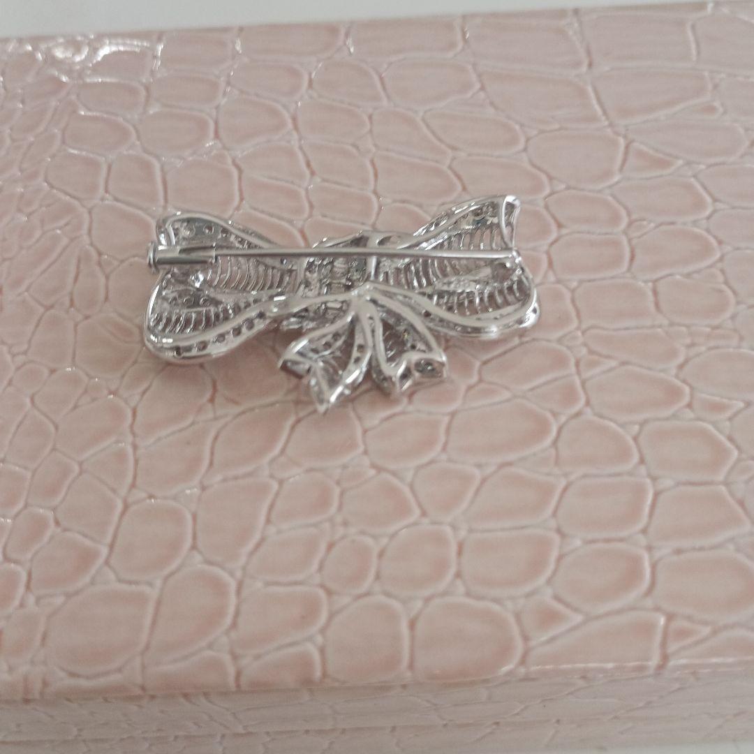 K18エレガント リボン型 ダイヤモンド装飾ブローチ