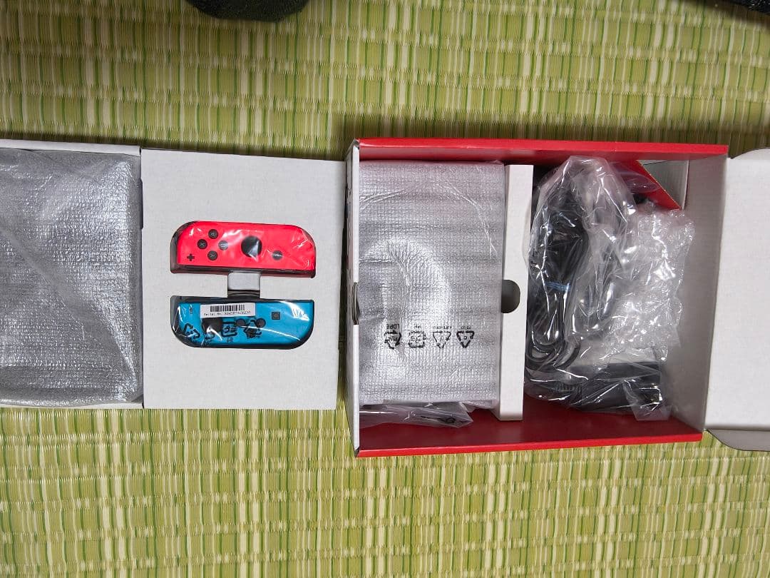 Nintendo Switch　極美品2025年3月購入