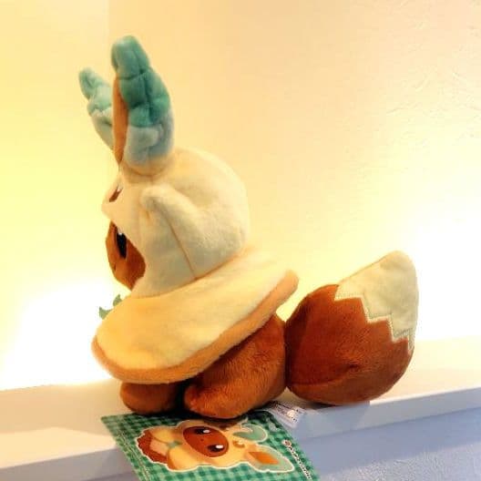 ポケモン リーフィアのポンチョを着たイーブイ ぬいぐるみ リーフィア イーブイ