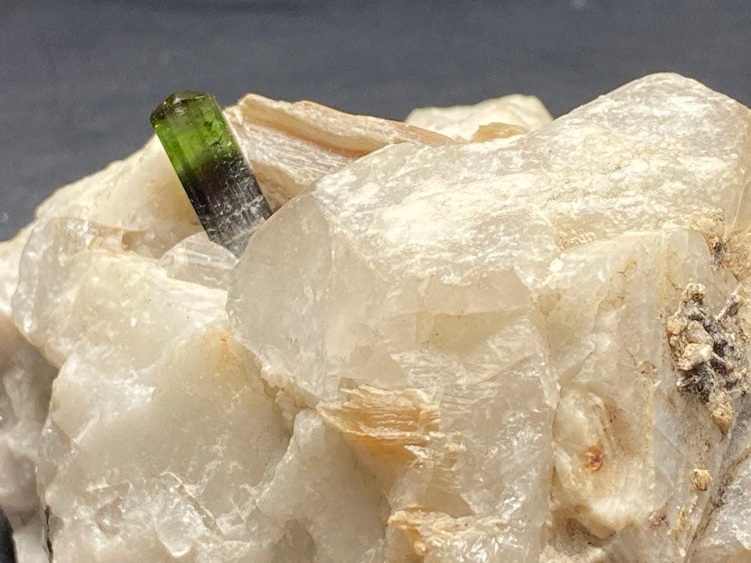 トルマリン　母岩付き　水晶　雲母　243g